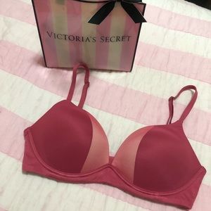 VS Body by Victoria Wireless Bra, Red